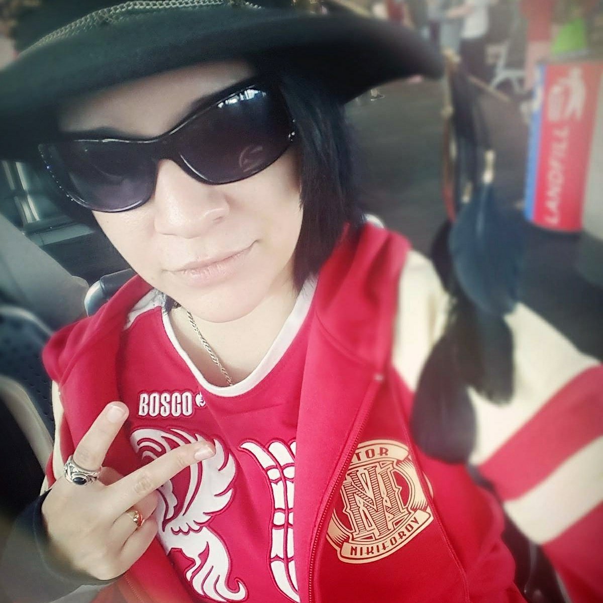 VeloursRequiem's tweet photo. At the airport sporting my nerdiness. ♡
Getting ready to fly out to Ycon!
#Ycon #Ycon2017 #YaoiCon #YaoiCon2017 #VeloursRequiem https://t.co/ALI0coUTP5