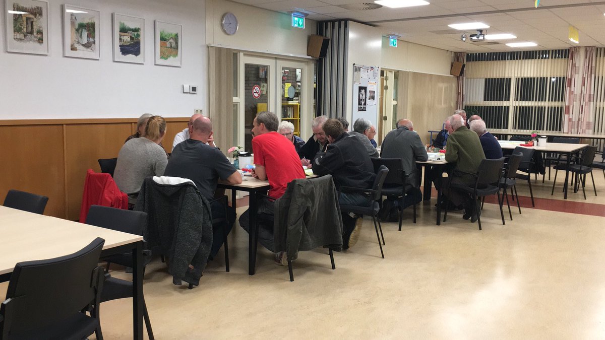 UwWijkmanager's tweet photo. Mooie opkomst koerskaartavond in Banakkers! https://t.co/waWOiJmXd9