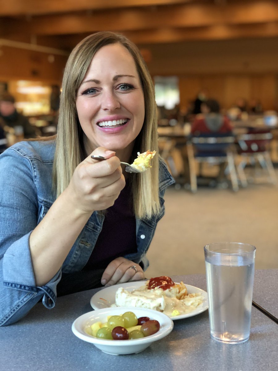 WWUtournaments's tweet photo. Hey, #WWUFallClassic! Breakfast served from 7-10. While in the caf say hi to Melissa Rae—her all time favorite meal is biscuits and gravy. https://t.co/czEUEkMLPW