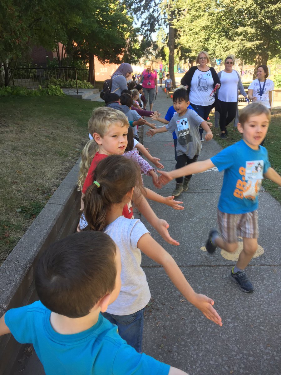 centralschoolk1's tweet photo. Photos from the Terry Fox run on Friday! https://t.co/EzD0iZ0plF