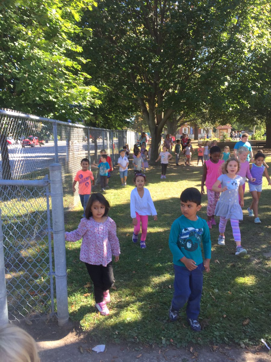 centralschoolk1's tweet photo. Photos from the Terry Fox run on Friday! https://t.co/EzD0iZ0plF