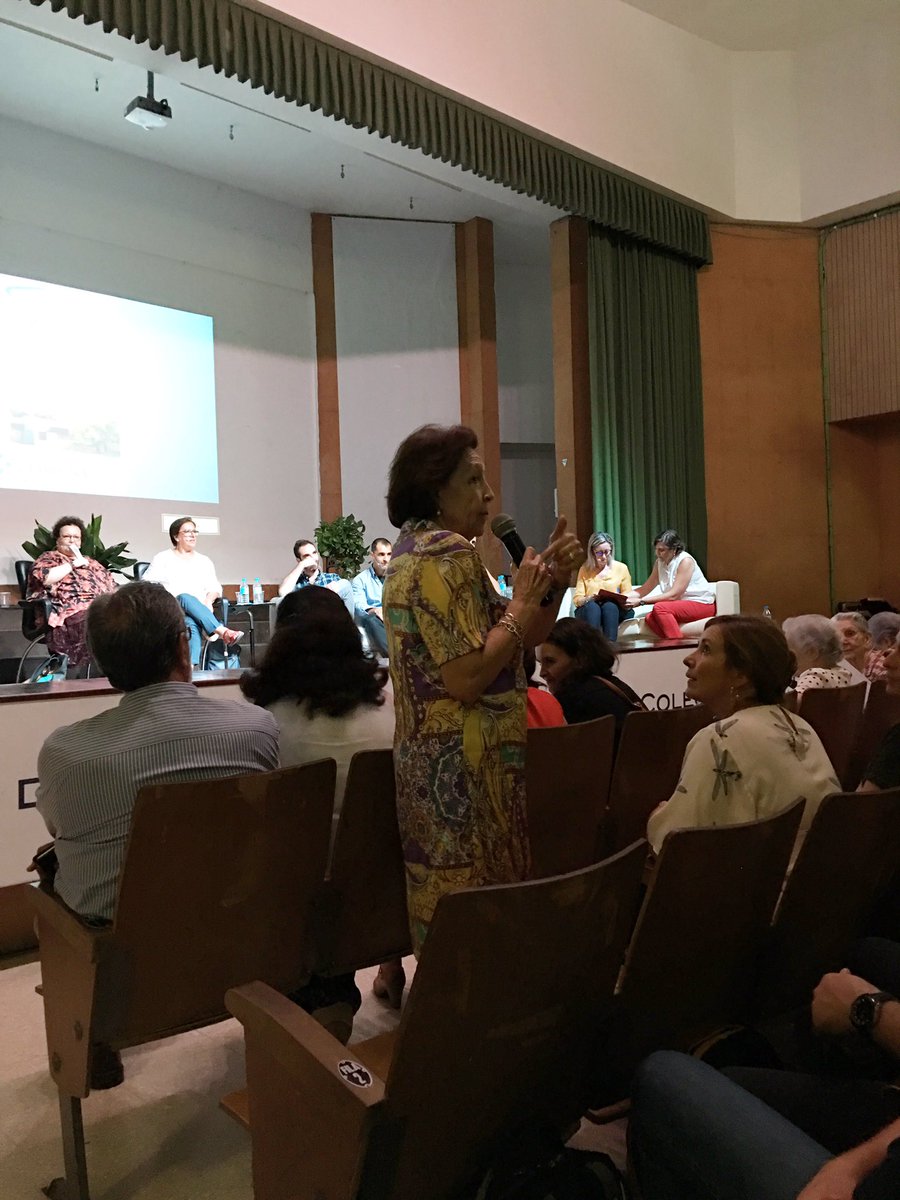 VedrunaNervion's tweet photo. Mente y brazos abiertos, siempre una sonrisa y escuchando a los demás. Valores #vedruna que resalta nuestra profesora Dña.Pepa Ferreras https://t.co/3hJCTLNuTv