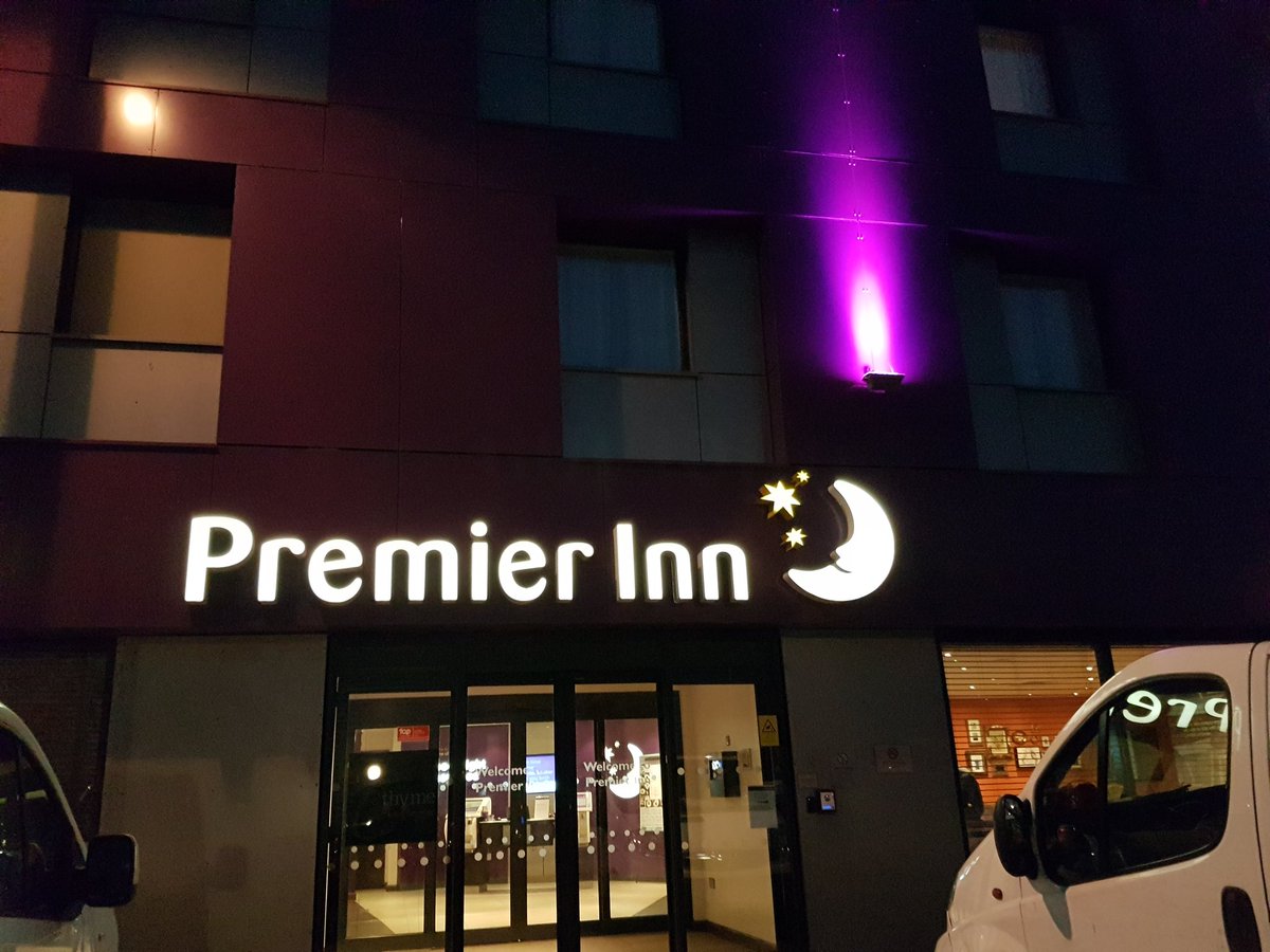 premierinnrevue tweet media