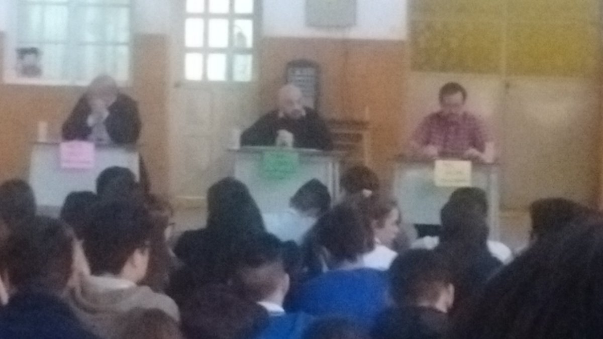 mariolucho2015's tweet photo. Orgulloso, de la institución educativa en la que trabajo, debate político en Cristo rey https://t.co/bJByjvhiIh