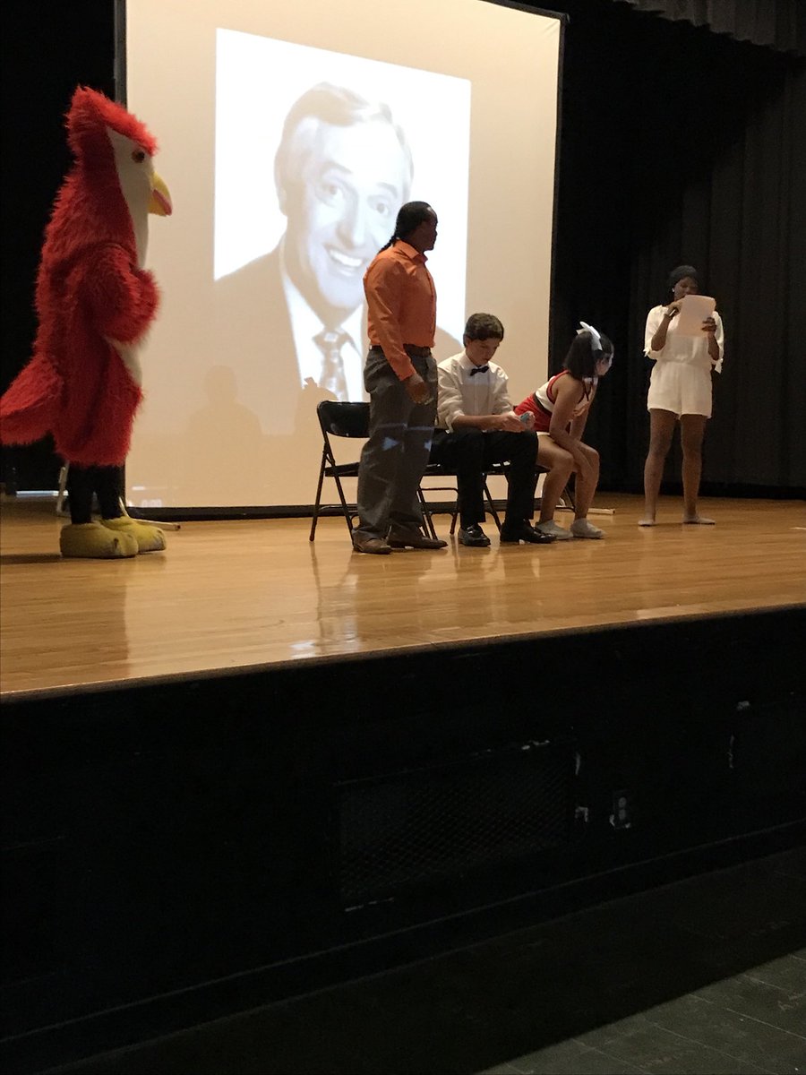 simonsen_stuco's tweet photo. Great assembly today!! Happy homecoming Simonsen! https://t.co/I1mRKFAQZo
