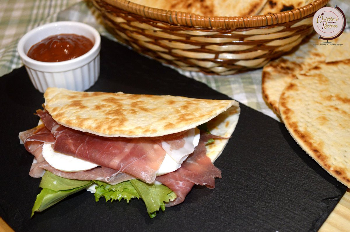 Piadina 😋🔝 oriettasrecipes.blogspot.it/2017/04/piadin… #dinnerisready #dinner #5ottobre #ThursdayMotivation #delicious #yummy #Foodie #recipes #recipeblog ✔