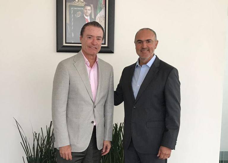 QuirinoOC's tweet photo. Atendiendo el compromiso con productores, me reuní con @ppcalzada, para empujar la gestión de pagos del "Copete". #PuroSinaloa 👊 https://t.co/B2AvxhkmLP