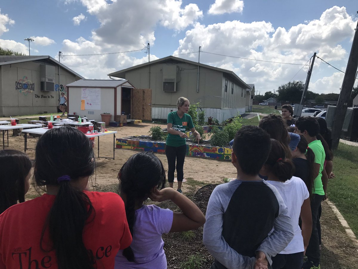 jturner611's tweet photo. #TXSPROUTS off to a great start with Mrs. Vargas' 3rd grade class! #vikingsGotHeart https://t.co/mxs2ns7kDm