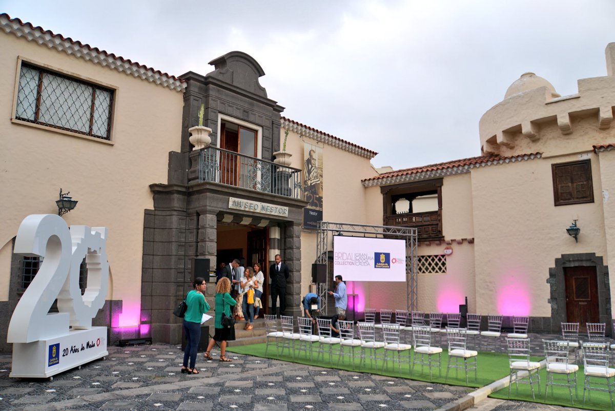 GranCanariaMC's tweet photo. El #MuseoNéstor se viste de gala para  #GranCanariaBridal #LugaresMágicos #GranCanaria #Pasarela #Novias #Bride https://t.co/2YAoNdQsiN