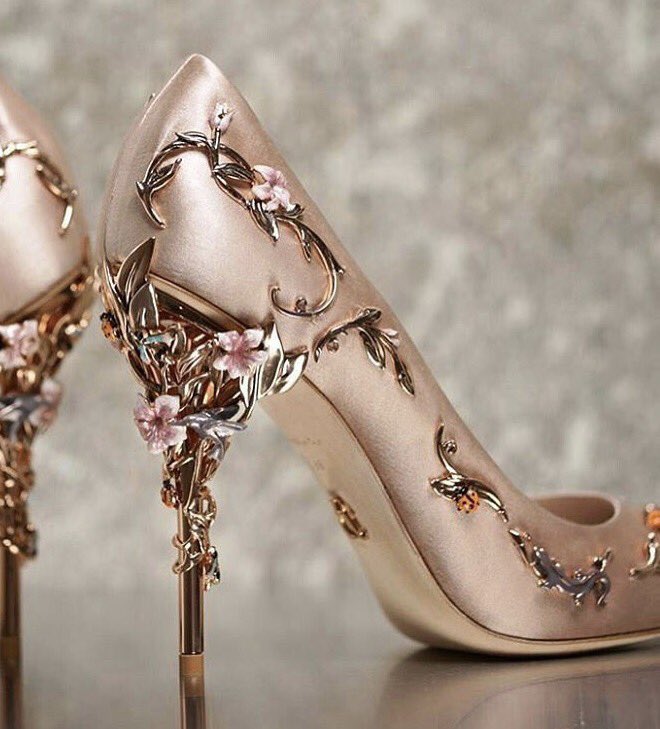 shoefetishlive's tweet photo. #Luxury #HighHeels #Shoes https://t.co/DmvPQW9tq2