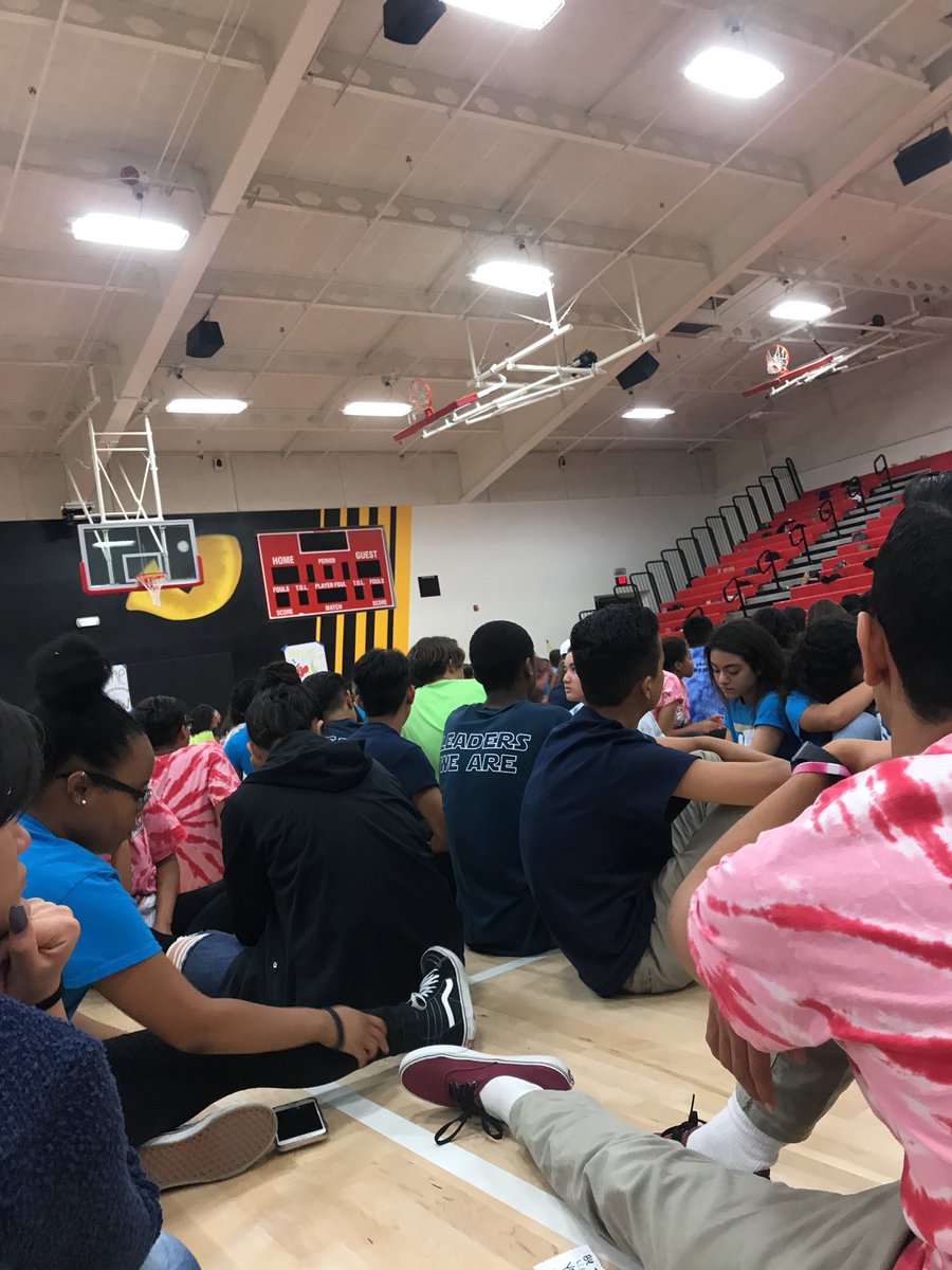 WesternLinkcrew's tweet photo. Link Crew Conference 2018 🤙🏽💙 #LikeaPio https://t.co/NBQYMIgjwD