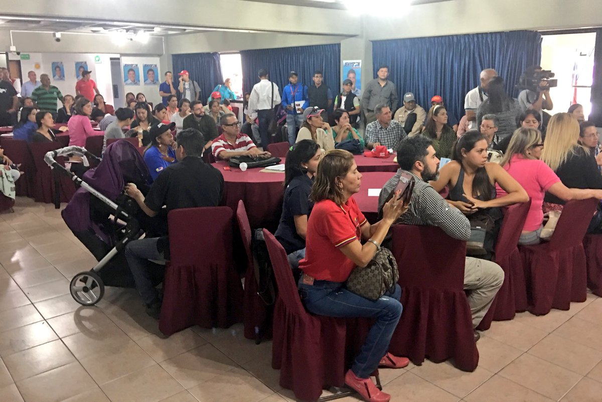 pinfantea's tweet photo. Acompañando a @JEHYSONGUZMAN en un encuentro con emprendedores del estado Mérida, para seguir impulsando la revolución productiva https://t.co/3hAuHJy2vG