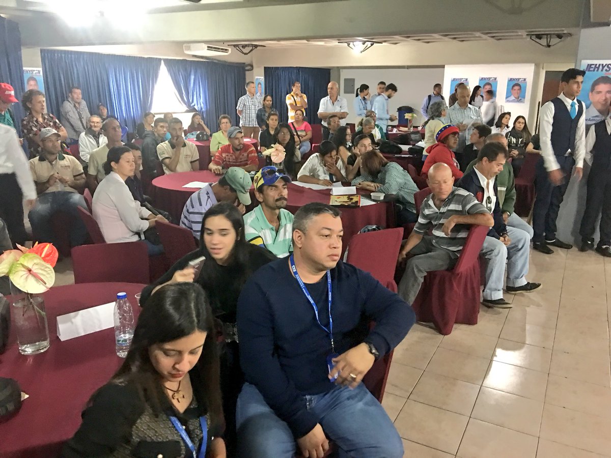 pinfantea's tweet photo. Acompañando a @JEHYSONGUZMAN en un encuentro con emprendedores del estado Mérida, para seguir impulsando la revolución productiva https://t.co/3hAuHJy2vG