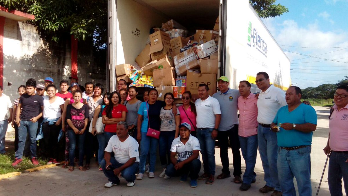 itrmtec's tweet photo. Gracias Mtro.@MQuinteroq el TecNM/IT del Valle de Etla, recibe apoyo de la colecta de Hermano a Hermano en el Municipio de Unión Hidalgo. https://t.co/nmGbKFLnv8