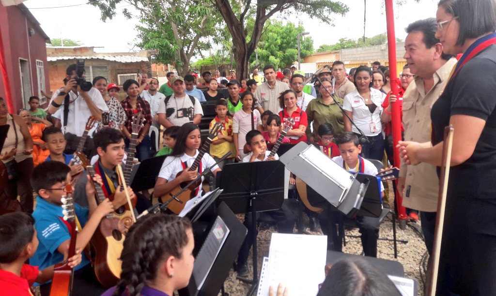 giovanny_va's tweet photo. En nombre de quien estamos seguros será nuevamente Gobernador de esta maravillosa región, @PanchoArias2012, entregamos 40 viviendas dignas. https://t.co/9Y1DDPw4OS