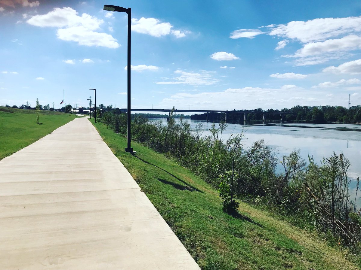 LauraSimonTV's tweet image. Grateful for this beautiful day along the Arkansas Riverfront #artrails #fortsmithtrails