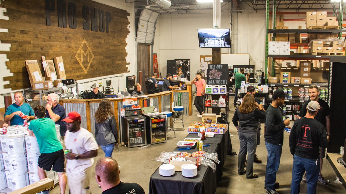 RWSupplyDesign's tweet photo. Had a great time hosting Glitsa yesterday in Kansas City! Thanks to everyone who came out. #glitsa #themasterscraft https://t.co/h8MEkg7FlC