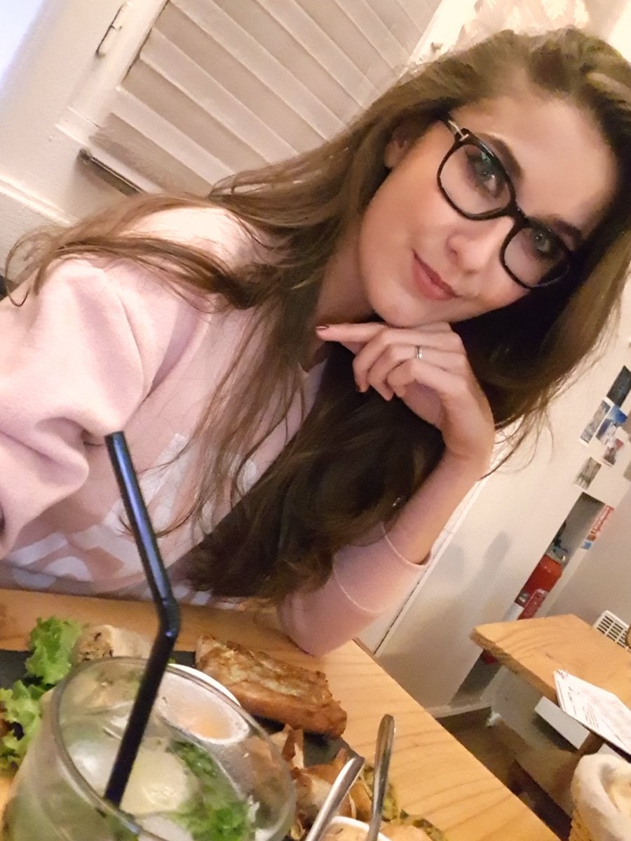 Nephael's tweet photo. Et entre deux vidéos c'est Tapas et Mojitos !!! 😅😅 elles vont être bancales les suivantes ^^ https://t.co/CgwhUvgivz