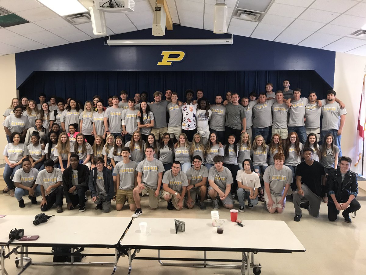 LeahJSUfan's tweet photo. Senior luncheon @PiedmontHS  #classof2018 https://t.co/brsM8jaFOH