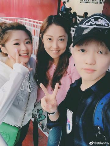 SM_NCT's tweet photo. 171005 黄婧Amy weibo update with #CHENLE (2)
https://t.co/lFZbsW6qCl https://t.co/B4qPzci6ol