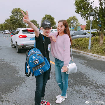 SM_NCT's tweet photo. 171005 黄婧Amy weibo update with #CHENLE (2)
https://t.co/lFZbsW6qCl https://t.co/B4qPzci6ol