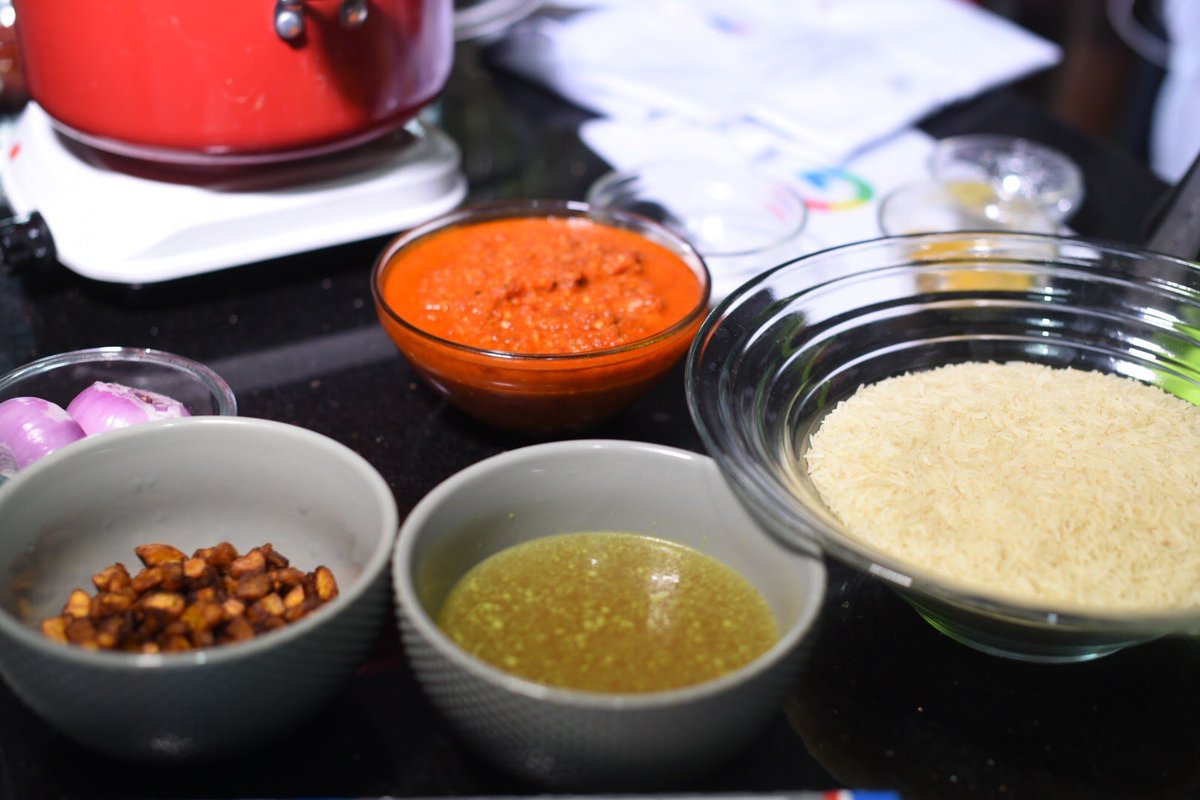 bellanaija's tweet photo. Some jollof for the culture! #ChefEros #GidiwithGoogle #BNGidiwithGoogle https://t.co/qMlznQZQs5
