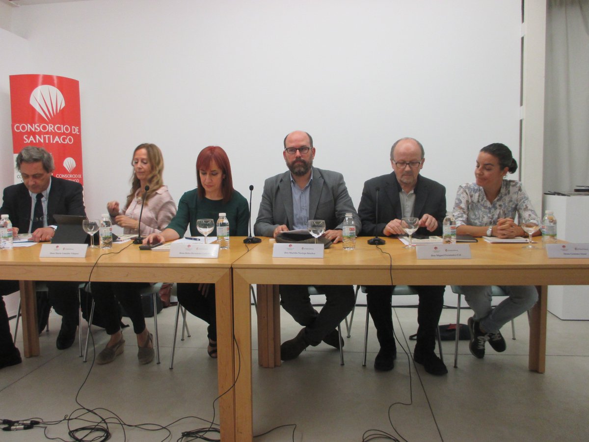 pcmaside's tweet photo. "GuíaIlustradadasIgresiasdeSantiagodeCompostela" na #FTBallester
#MNoriega,#JConde,#MartaGonzález, #BelénHernández,#FCid e a repres. da Ed. https://t.co/ClrXVpgI0S