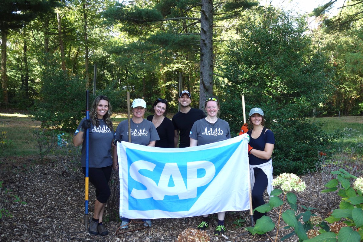 barblapp's tweet photo. A perfect day to help maintain the beautifulness of @TylerArboretum! #bestmulchersofthesummer. Txs @SAPNorthAmerica @sap4good #sapgivesback https://t.co/mYlgU0oMfz