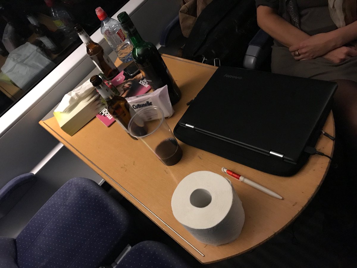 Ready for the Night in #Unterlüß. ICE 1189 ruht vergessen in der Heide #Bahn <a href="/DB_Bahn/">Deutsche Bahn Personenverkehr</a>