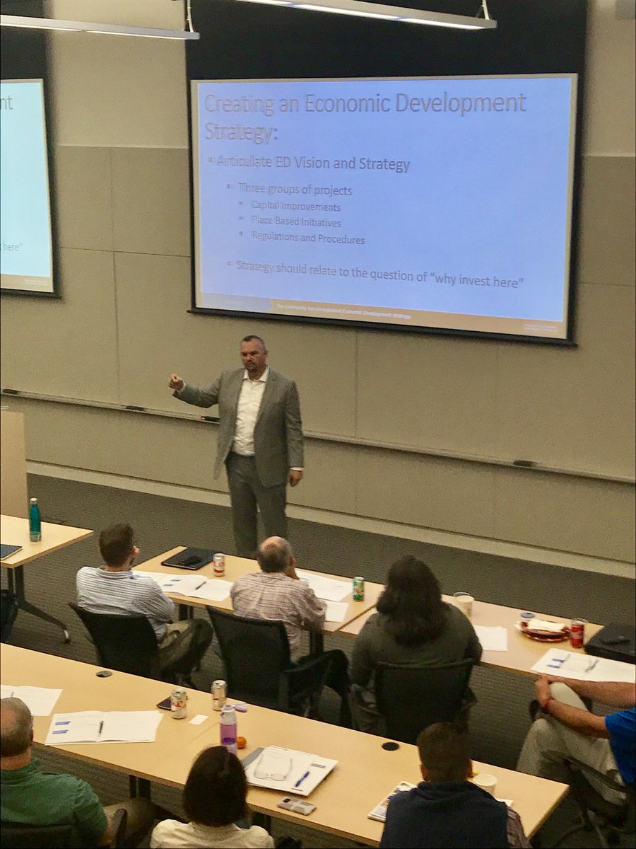 MMLeague's tweet photo. Packed house for #redevelopmentready 5 best practices training at @mmleague w/ @JoeBorgstrom great stuff! @DPGilmartin @MEDC https://t.co/uhOUQBxdiN