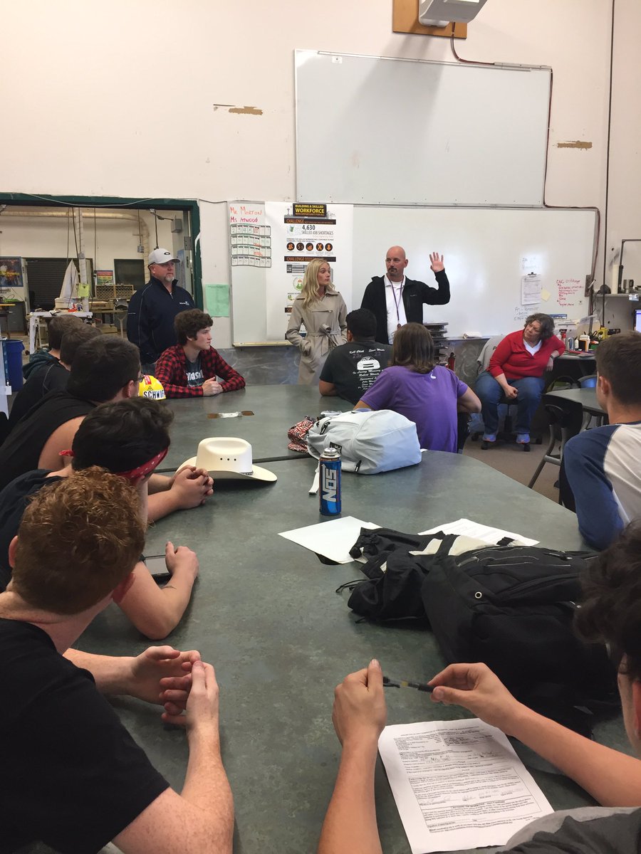 PSD_CCLR's tweet photo. John Hardnet from 3M Fall Protection talking to our students about job site safety. #PSDconnectedlearning https://t.co/l25yn4KZhM