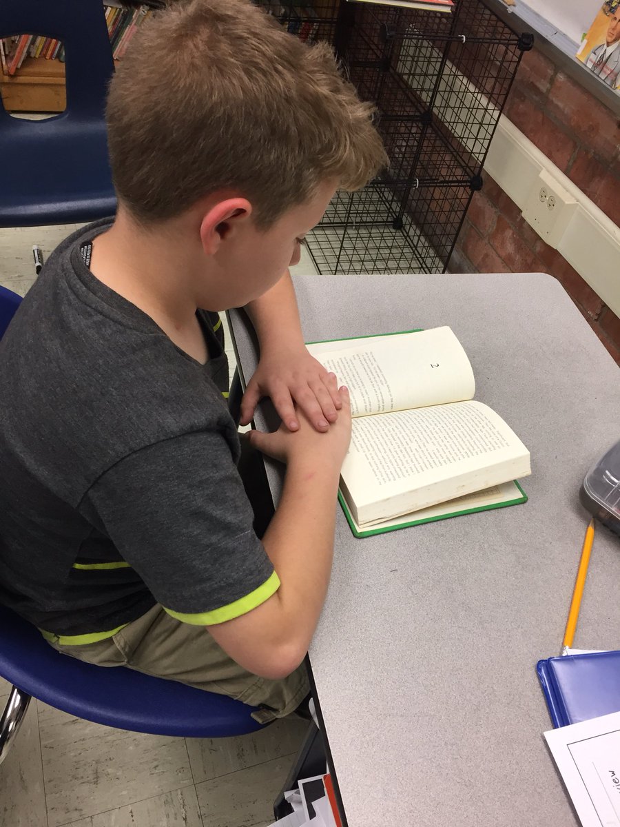 DianeBDavis's tweet photo. Drop everything and read, DEAR time at the end of our day. #bathschoolrocks #VES_panthers https://t.co/w8jvBbahBy