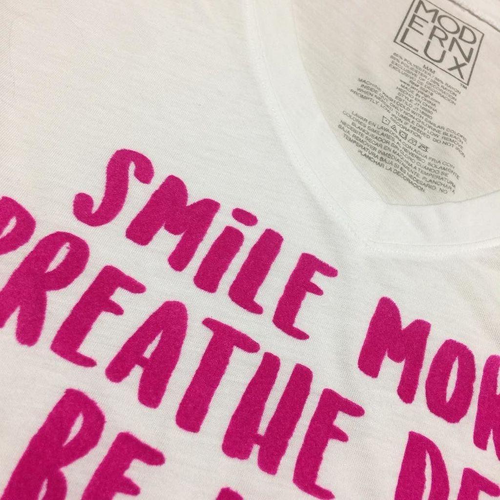 tShirtGuys's tweet photo. Detail in the technique: Flock #screenprinting #tshirtguys #necklabels #smile #contractprinting #flock #vneck #tec… https://t.co/t92W76Tq7x https://t.co/xdJQhI9ntF