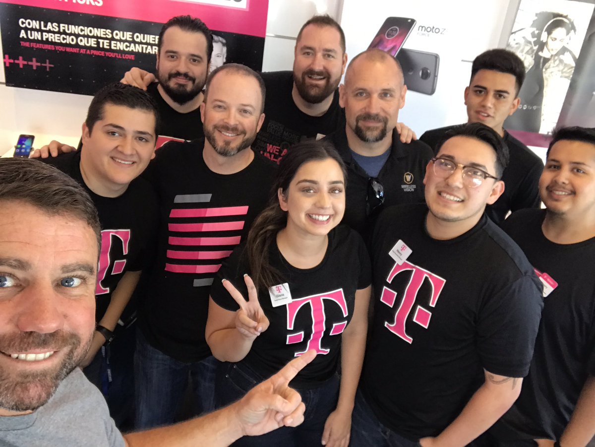 simplesimon34's tweet photo. Team Alma School/Southern rocking the day!! #ExpressyourVision #WVWest @FirestoneJosh @WirelessVision https://t.co/9RhVnlltR8