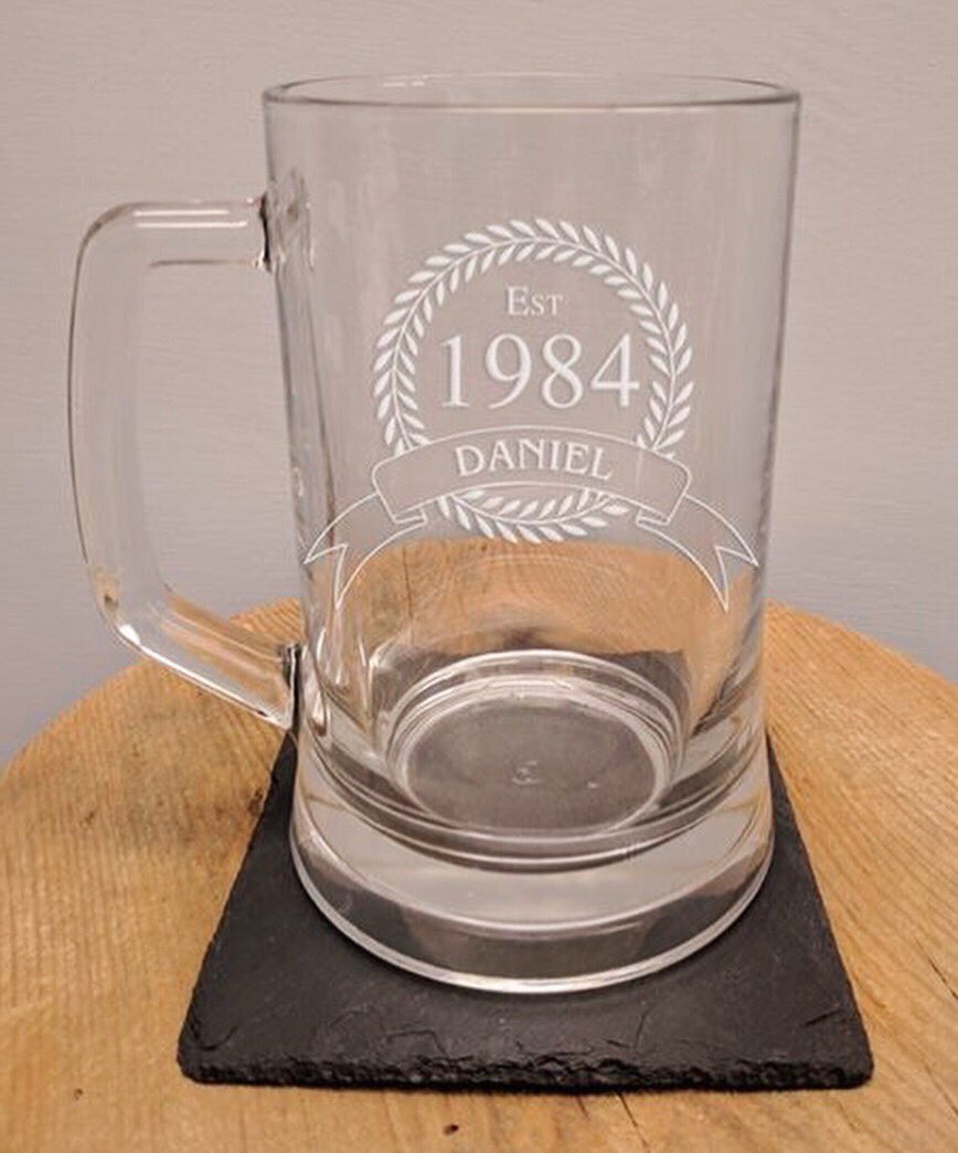 BaileyMadeGifts's tweet photo. Looking for a really personal gift? Our #tankards, #wine and #pintglasses are ideal. Don’t miss us at the @IlkestonFood fair on Sunday! 🥂🍺 https://t.co/c8aOXxxFOR