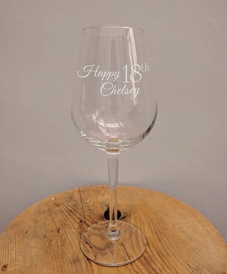BaileyMadeGifts's tweet photo. Looking for a really personal gift? Our #tankards, #wine and #pintglasses are ideal. Don’t miss us at the @IlkestonFood fair on Sunday! 🥂🍺 https://t.co/c8aOXxxFOR
