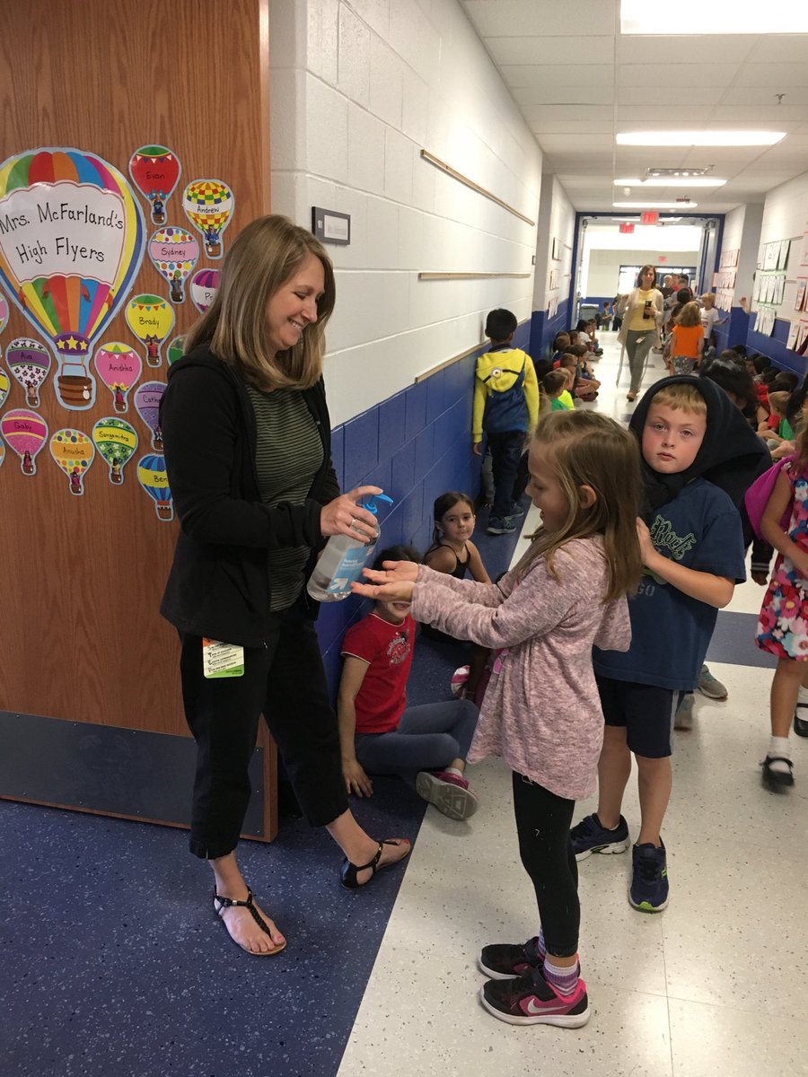 Love Mrs. McFarland's healthy habits!
#keepinggermsaway #gottalovesanitizer#ivyhillleague