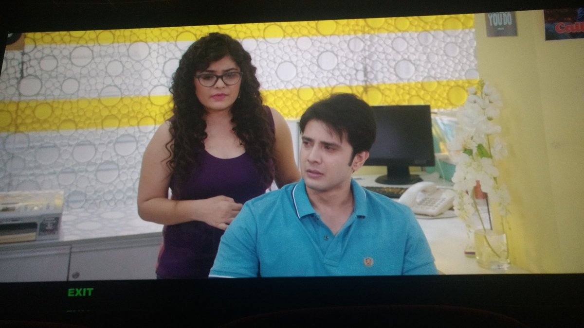 Priyarth's tweet photo. Ladki ke pehle film ka premiere!!! @AryPriyanka #CallForFun https://t.co/h34Qs9vhrW