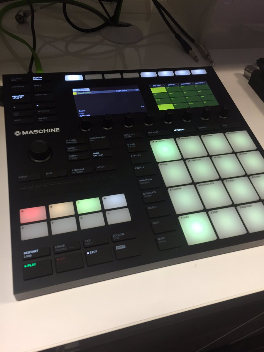 rexrebo's tweet photo. @bopdj checking out the maschine mk3 #nonstopcreativity https://t.co/S1hNfa4qmZ