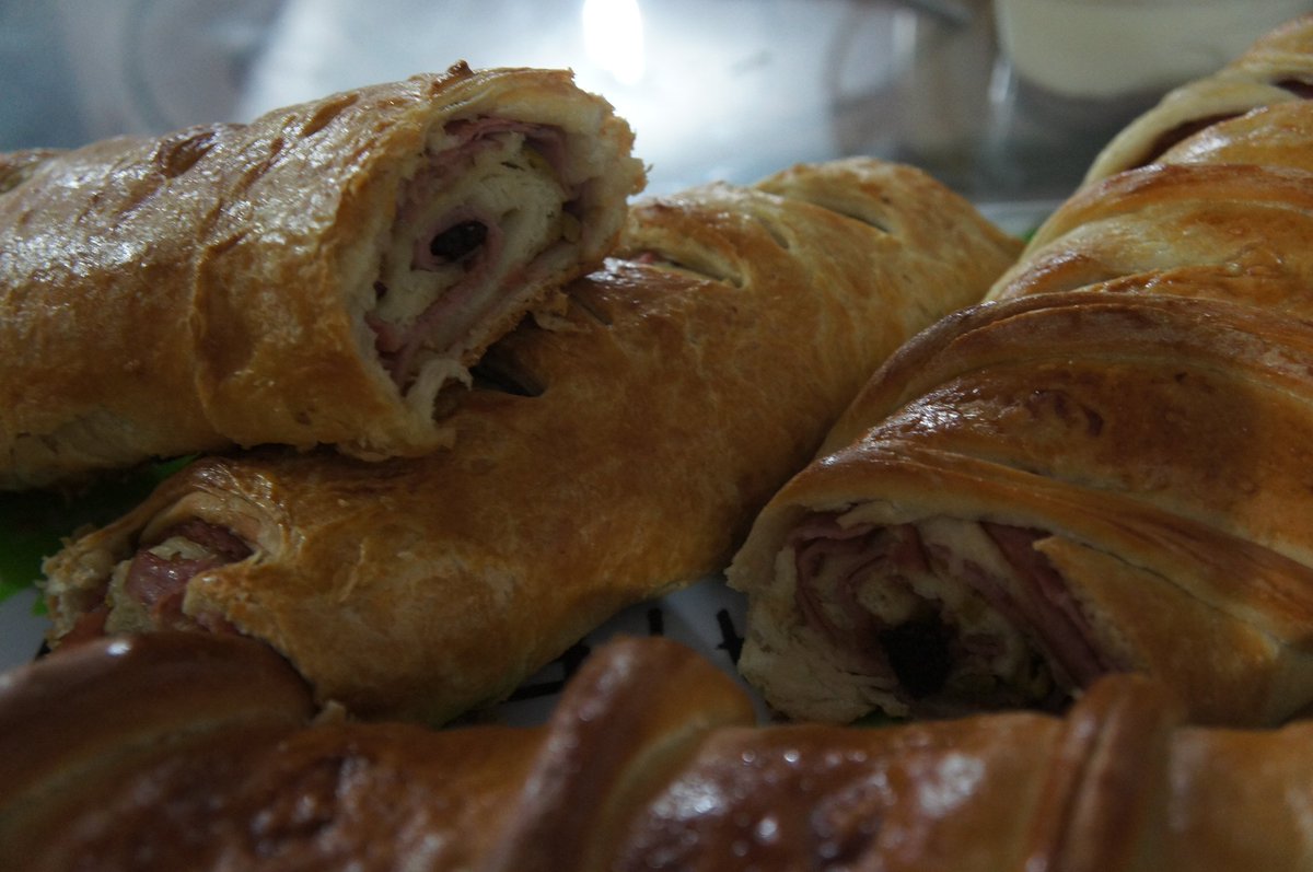 raquelitis's tweet photo. PAN DE JAMON POR ENCARGO . DE HOJALDRE O TRADICIONAL #Pandejamon #pandejamón #navidad #pan #tradicion #caracas #sevende #panaderia #sevende https://t.co/1gL6sRRHLp