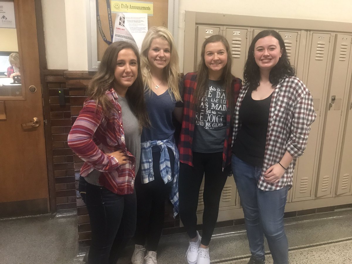 VGBlueDevils's tweet photo. Homecoming Hallway Decorating on Flannel Day! #seniors https://t.co/ya7Qhm9rNW