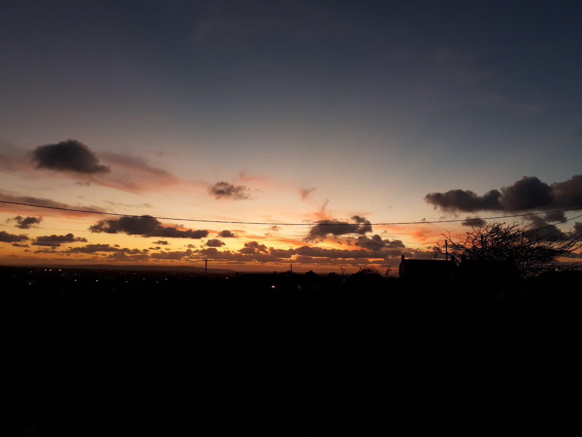 ChannelVFarm's tweet image. Beauty of a sunset on the farm today #autumn #Farm365