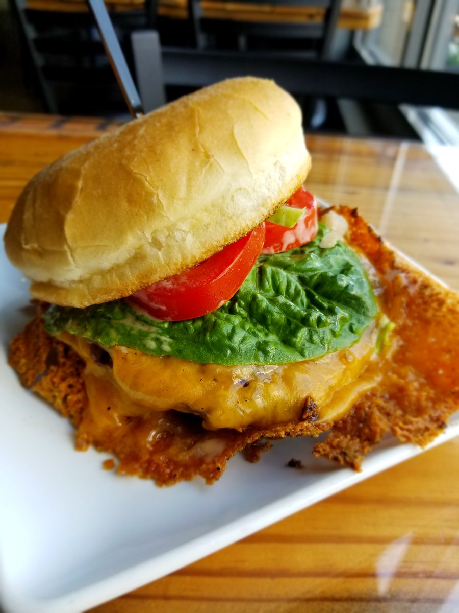 longbell_pizza's tweet photo. Thurday is here! $2 off Burgers and Local Beers after 4 pm! #eatbeerdrinkpizza #burgernight #pizzapimp #leessummitlocal https://t.co/WzyHu7shPQ