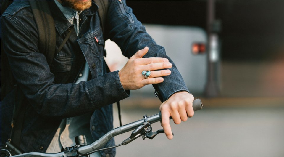 synapse's tweet photo. The latest in connected apparel, Levi's Commuter™ Trucker Jacket. Smart jacket that controls your mobile devices. Very innovative! @LEVIS https://t.co/V2FXcfkr1k