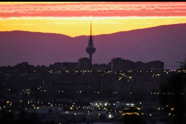 Raskolnistan's tweet image. Madriz tiene algo que decirle al Rey.