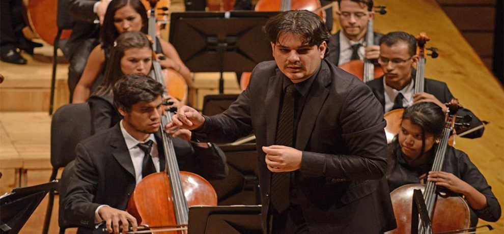 #05Oct #Entretenimiento Giancarlo Castro D’ Adonna inicia su carrera musical en EEUU bit.ly/2xWdrds