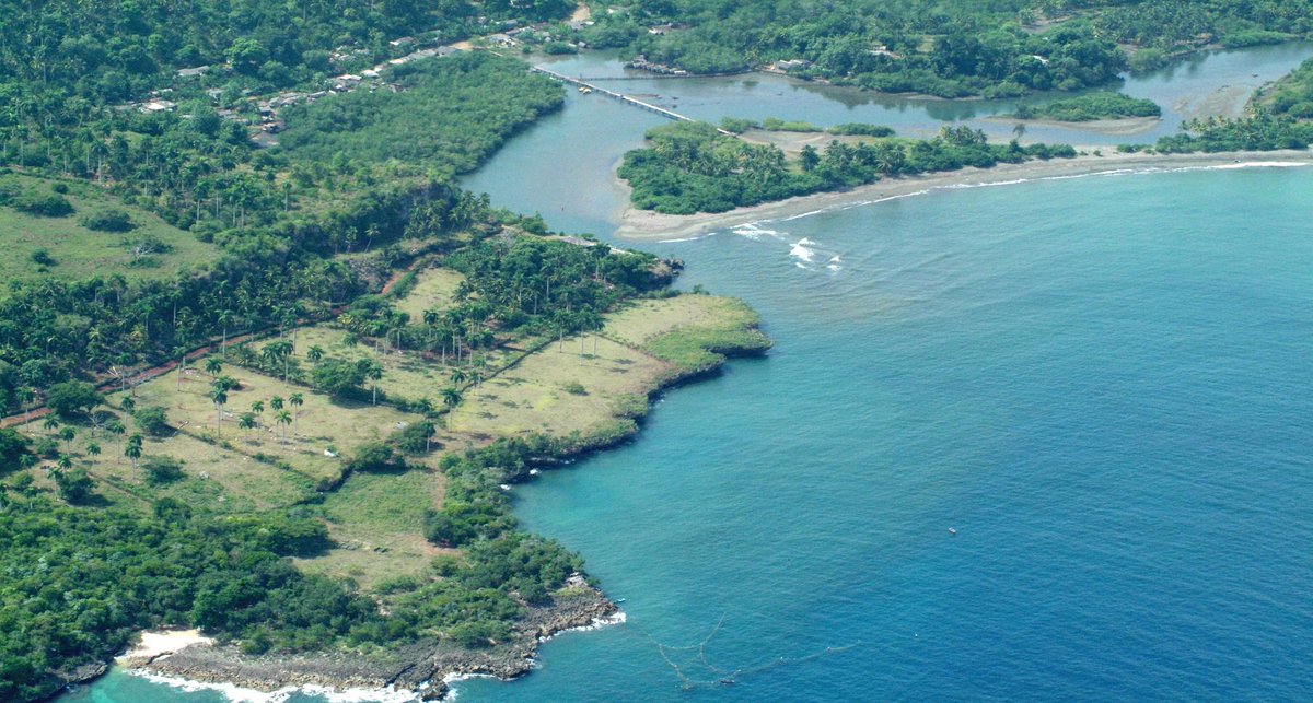 Gtmotravel's tweet photo. Te invitamos a Playa Blanca, la más pequeña de todas en #Baracoa, pero igual de excelente que todas las demás. #CubaTravel #Guantánamo. https://t.co/F69jY91rEe