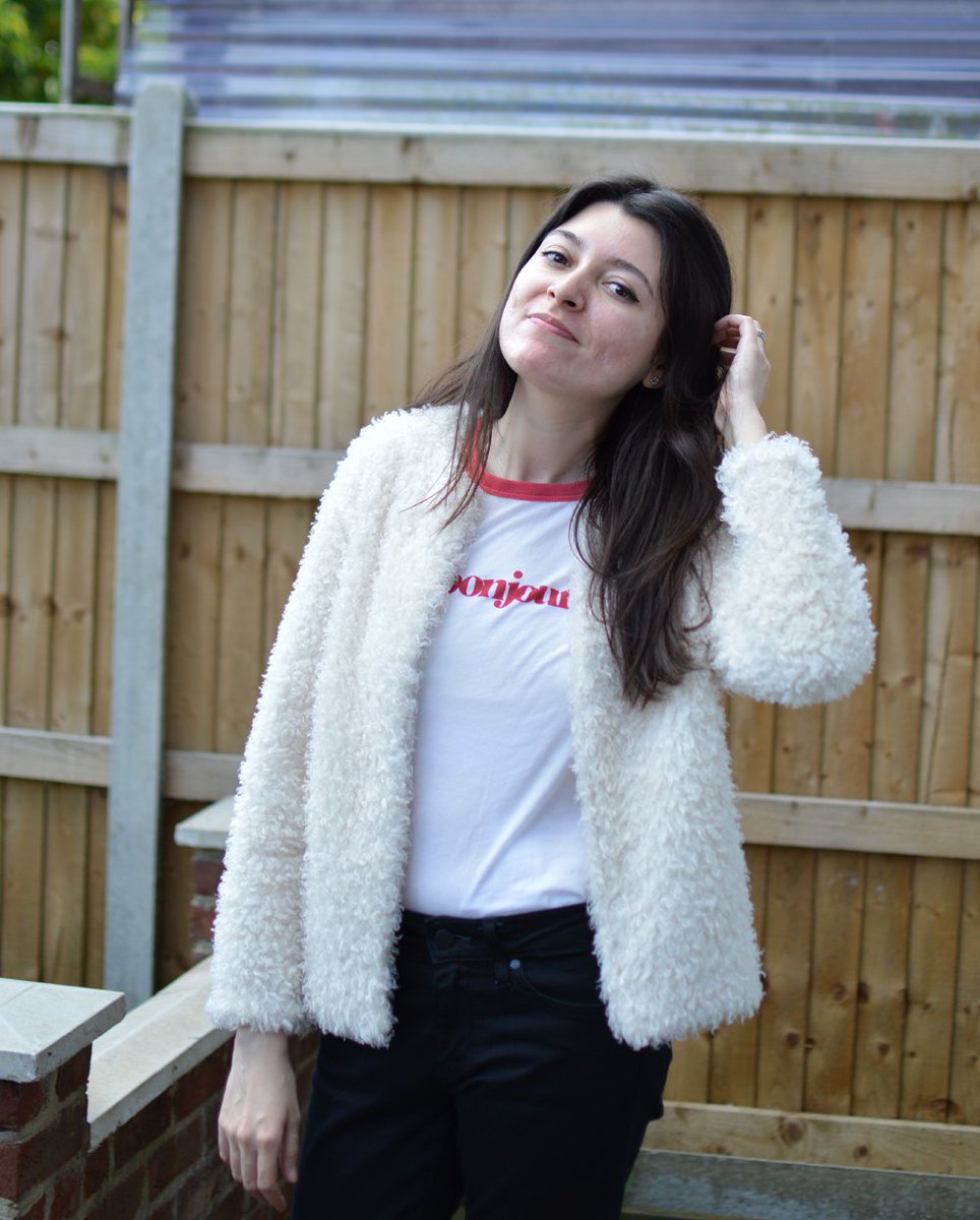 BloodyPeach's tweet photo. Fur Jacket https://t.co/AwPHJuZBjB #furjacket #hm #hmstyle #hmootd #ootd #forever21 #ringert #streetstyle #retro #uniqlo #chelseaboots https://t.co/fm0tucPZq6