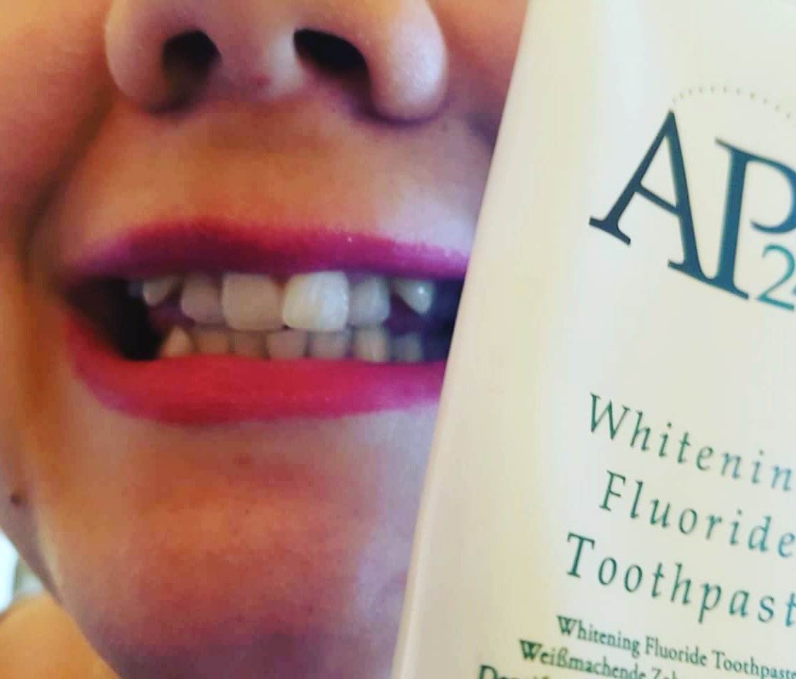 SzilviaBak's tweet image. Imádom ezt a fogkrémet.Fehérebb lett a fogam és a fogíny vérzésem is elmúlt. #fehérítőfogkrém  #ap24 #fluoridetoothpaste #whitening