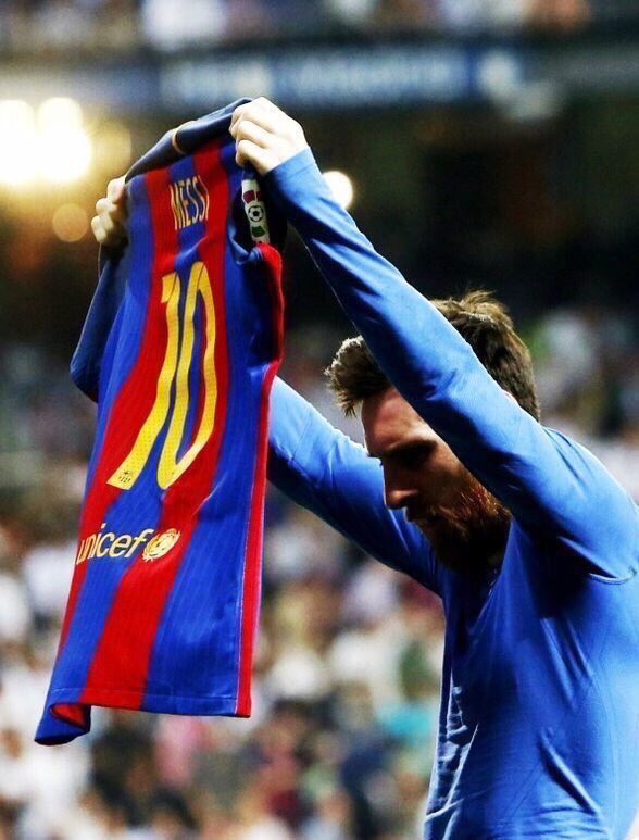 foot11com's tweet photo. Buts + passes décisives en carrière professionnelle

🇦🇷 Messi - 812
🇵🇹 Ronaldo - 812 https://t.co/Py9rufWhmS